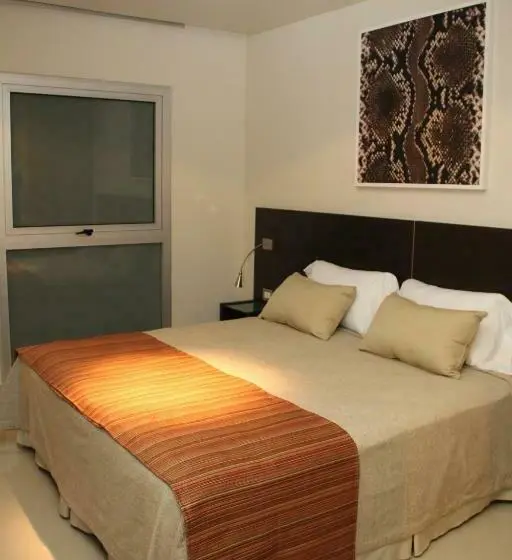 Standard-huone, Niyat Urban