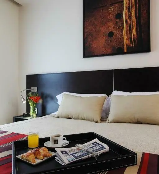 Standard-huone, Niyat Urban