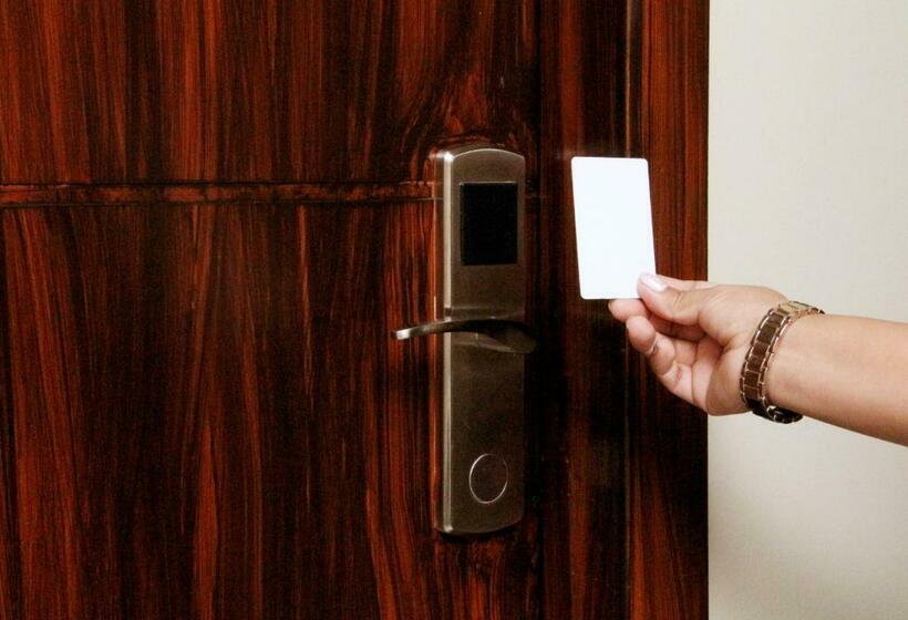 غرفة قياسية ثلاثية, Presidente Internacional