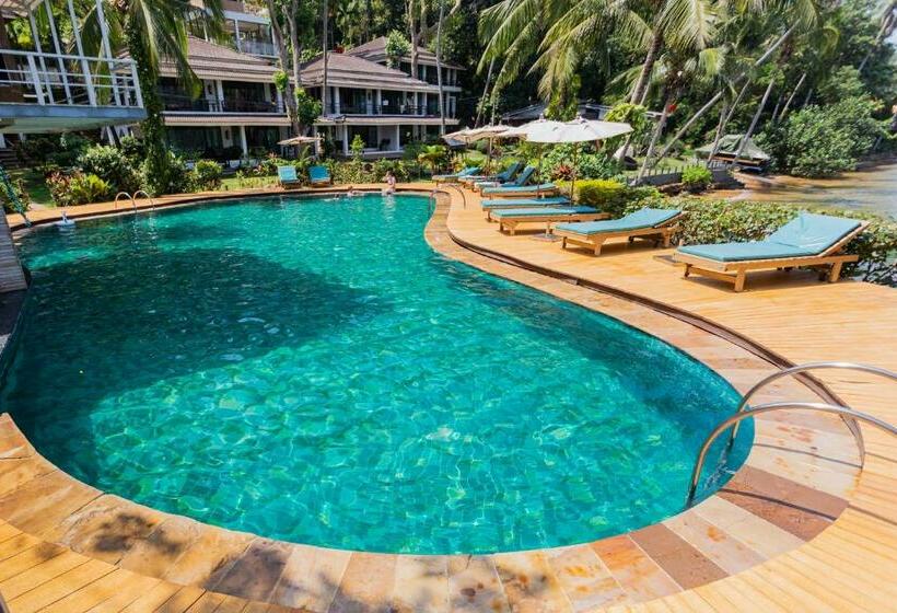 Номер Стандарт, Resolution Resort