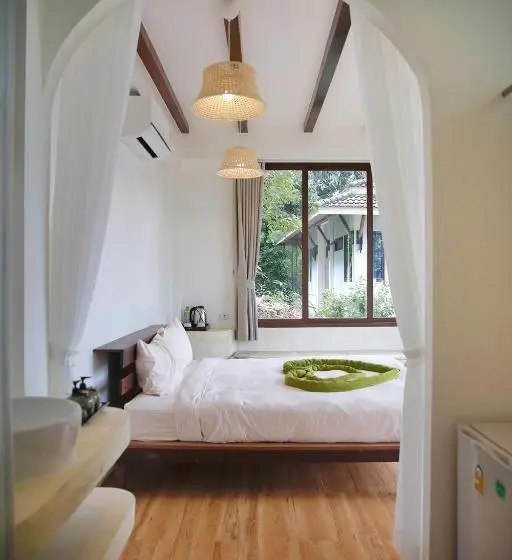 اتاق استاندارد با چشم‌انداز باغ, Resolution Resort