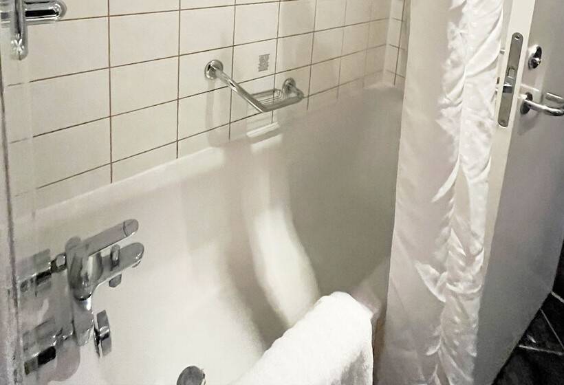 Номер Стандарт, B&b Hotel London Heathrow