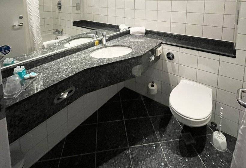 Номер Стандарт Трехместный, B&b Hotel London Heathrow