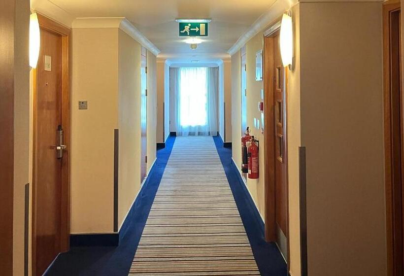 Номер Стандарт Трехместный, B&b Hotel London Heathrow