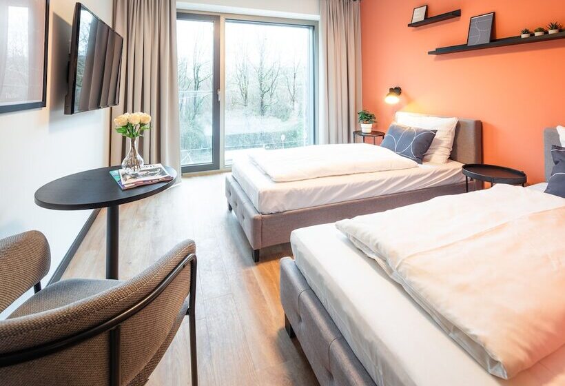 اتاق استاندارد, The Base Munich