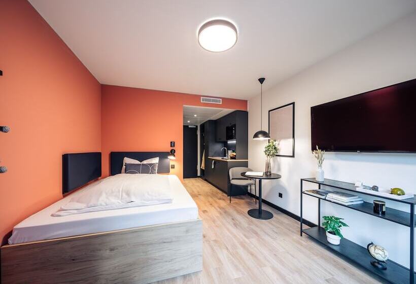 استودیوی استاندارد, The Base Munich