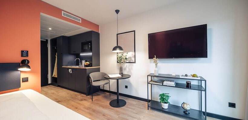 استودیوی استاندارد, The Base Munich