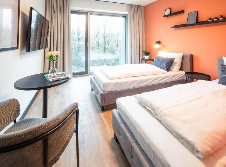 اتاق استاندارد, The Base Munich