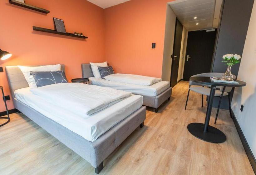 اتاق استاندارد, The Base Munich