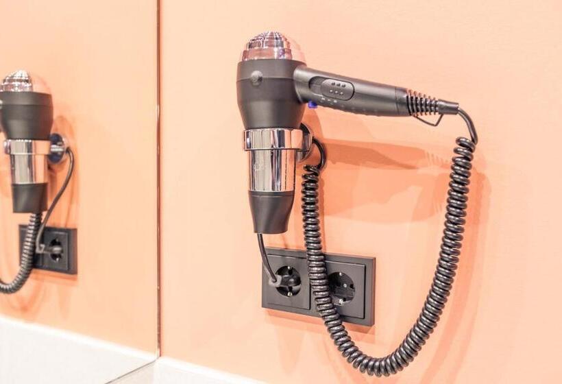 آپارتمان 1 خوابه, The Base Munich