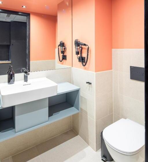 استودیوی استاندارد, The Base Munich