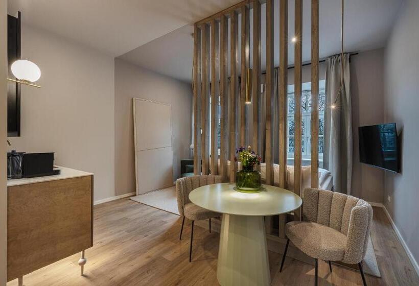 디럭스 룸, Kalm Stay A Design Apart