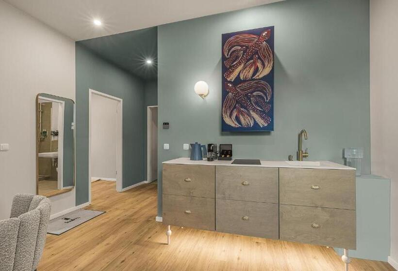 디럭스 스위트, Kalm Stay A Design Apart