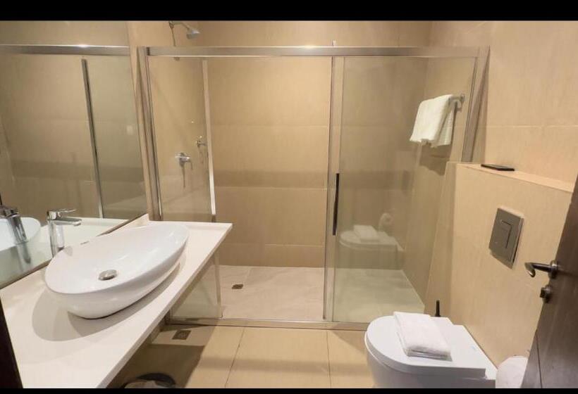 سوئیت با تخت بزرگ, Rich Bridge