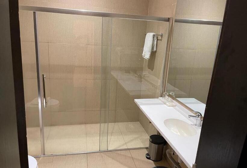 سوئیت با تخت بزرگ, Rich Bridge