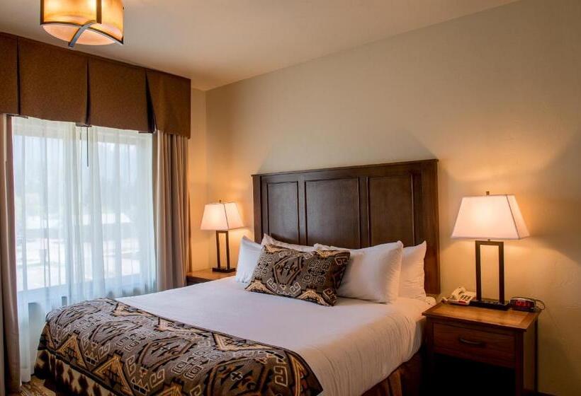 מיטת קינג בסוויטה, Cedar Creek Lodge & Conference Center