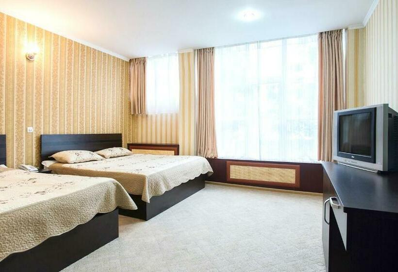 اتاق استاندارد سه نفره, Kazakhfilm