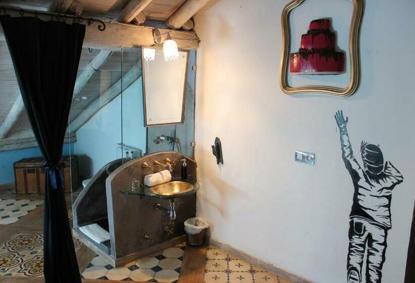 اتاق استاندارد یک نفره, La Boheme