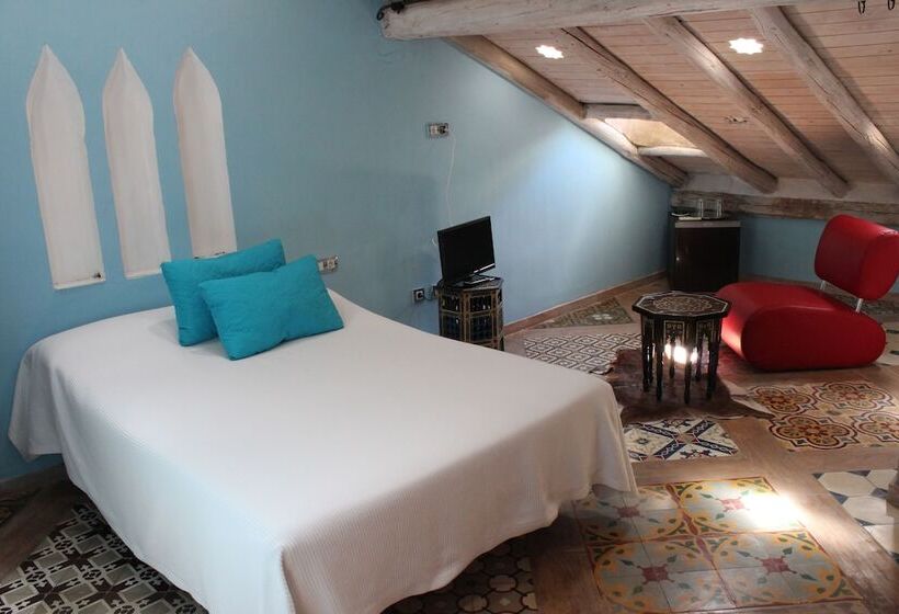 اتاق استاندارد یک نفره, La Boheme