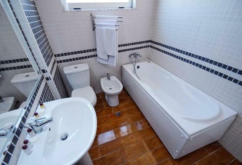 标准三人间, Lubjana