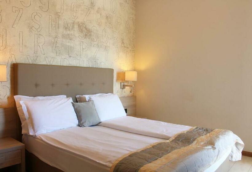 Standardzimmer seitl. Meerblick mit Balkon, Monaco