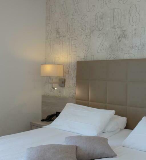 Standardzimmer seitl. Meerblick mit Balkon, Monaco