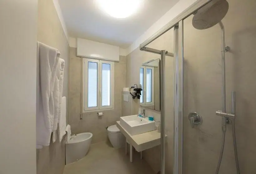 Triple Room Sea View, Monaco