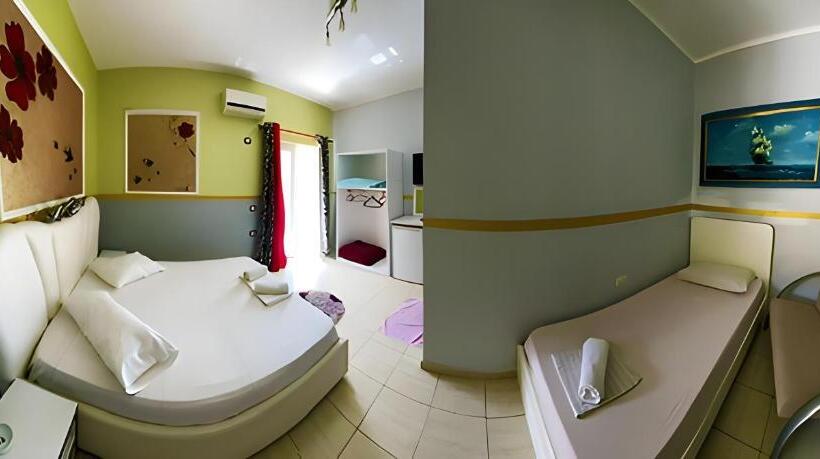 Chambre Triple Standard avec Balcon, Nacional