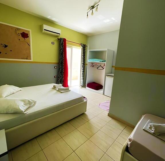 Standard Triple Room with Balcony, Nacional