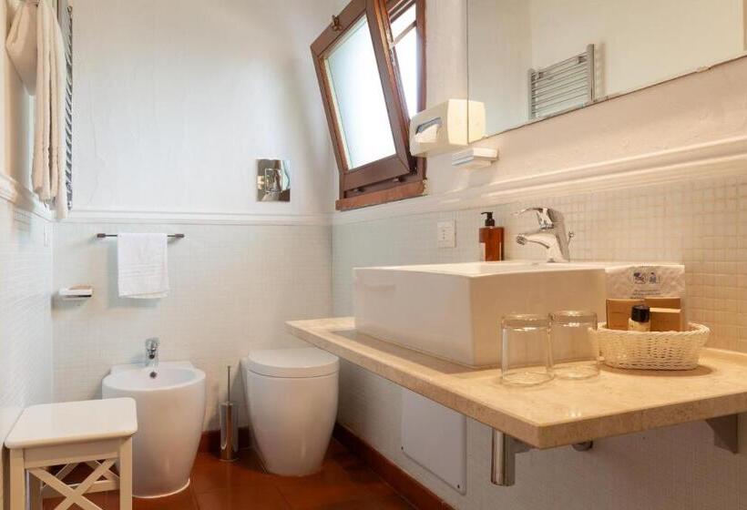 Полулюкс, Nora Club Hotel & Spa