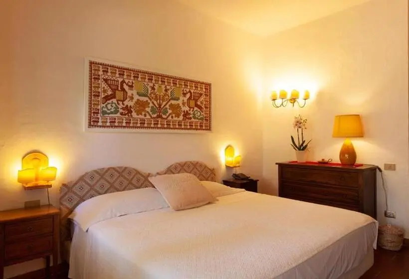 Standard-invahuone, Nora Club Hotel & Spa