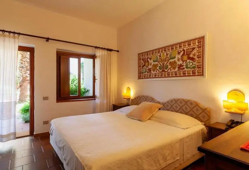 Standard-invahuone, Nora Club Hotel & Spa