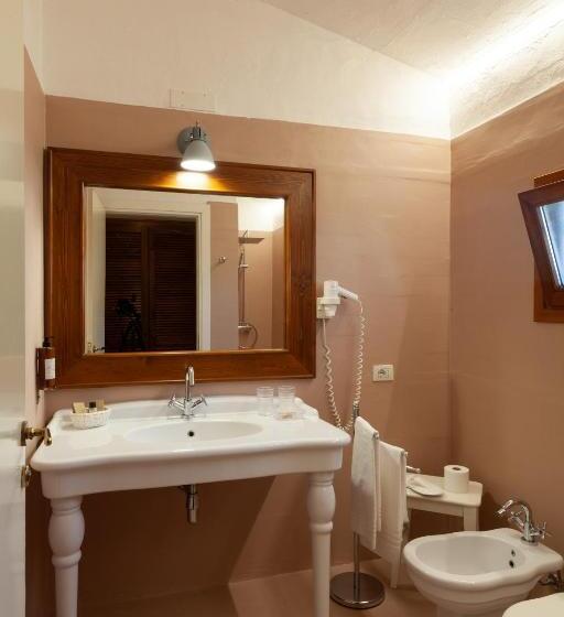 Полулюкс, Nora Club Hotel & Spa