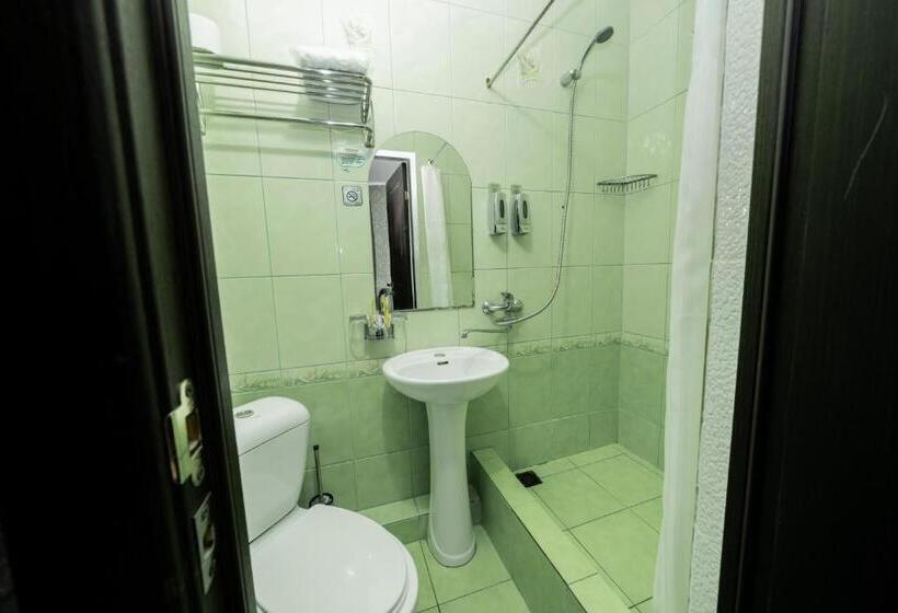 اتاق لوکس, Ostrov