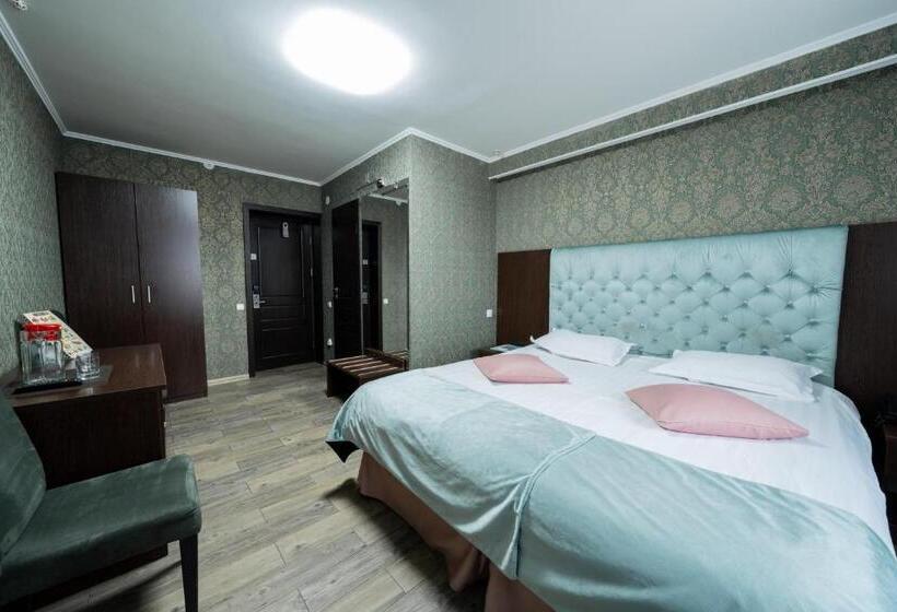 اتاق لوکس, Ostrov