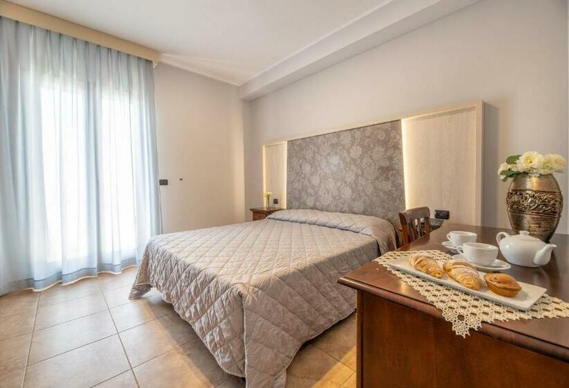 标准间侧面带海景, Salento Mirfran