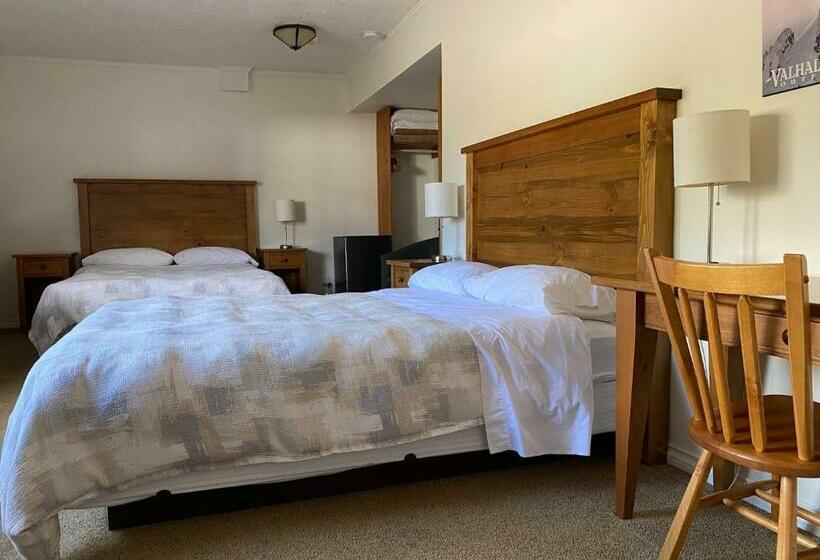 带2个双人床的标准工作室, Stork Nest Inn