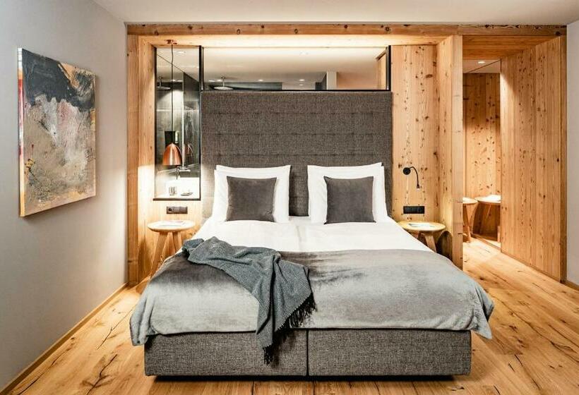 جناح مطلّ علي الجبل, Taubers Bio Vital