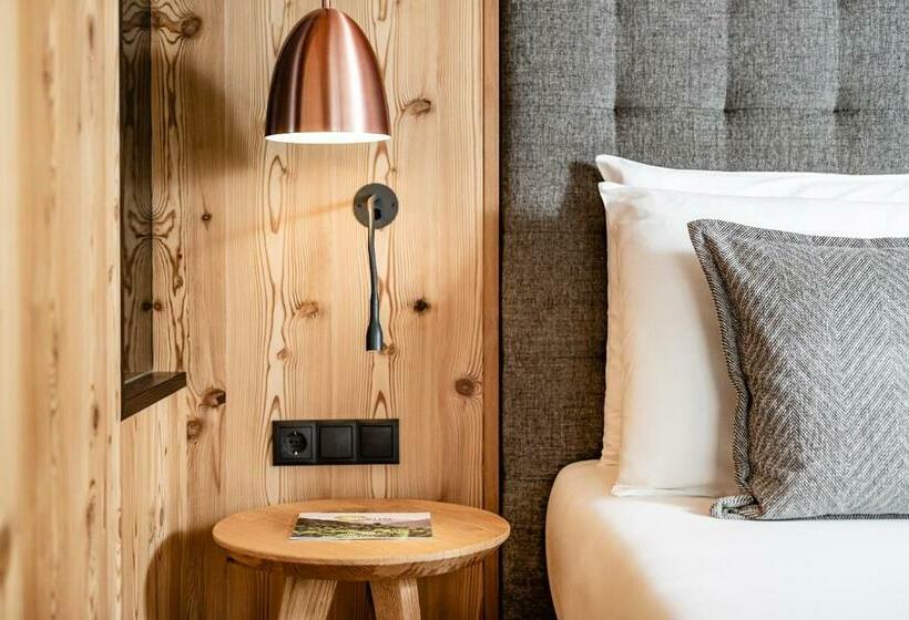 جناح مطلّ علي الجبل, Taubers Bio Vital