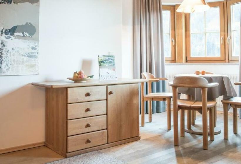 جناح جونيور, Taubers Bio Vital