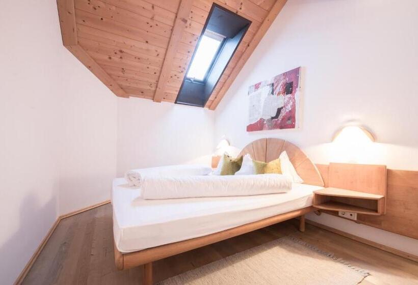 جناح جونيور, Taubers Bio Vital