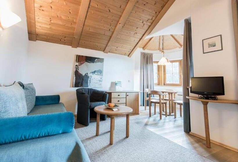 جناح جونيور, Taubers Bio Vital