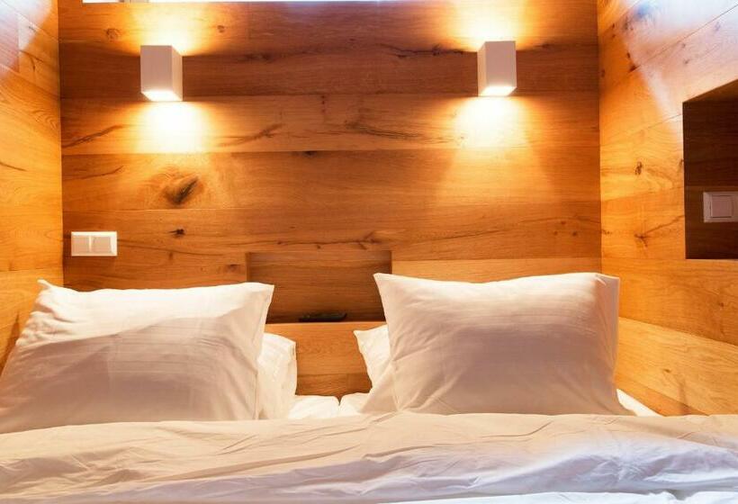 5 Bedroom Apartment, The Mansion