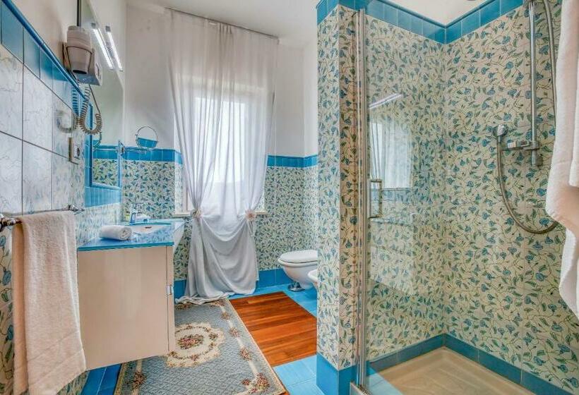 جناح, Villa De Santis