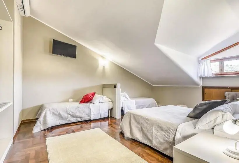 Quarto Familiar, Villa De Santis