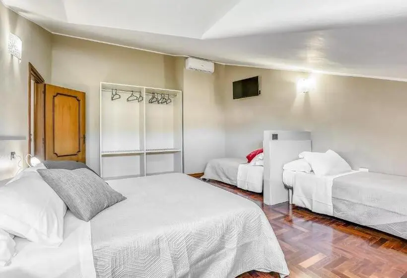Quarto Familiar, Villa De Santis