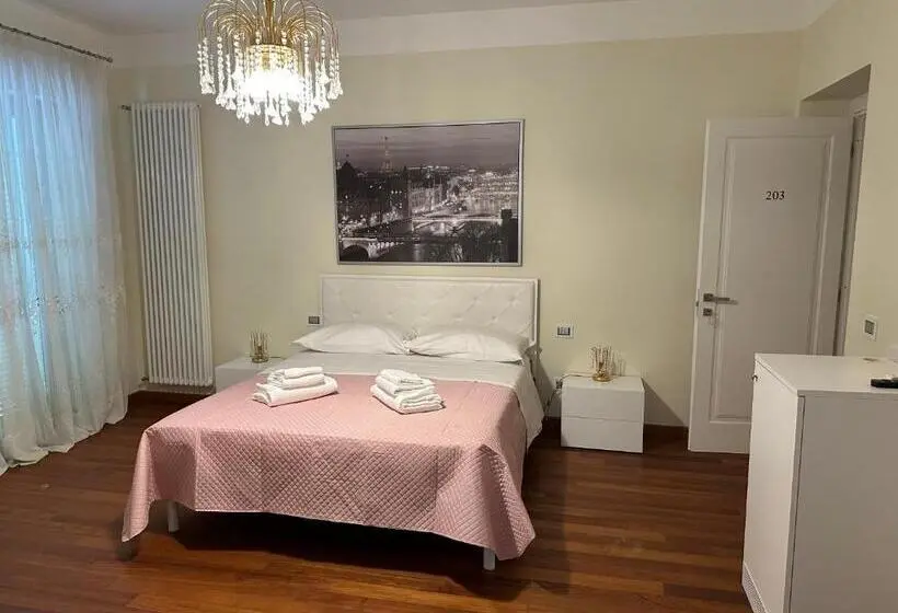 Quarto Triplo Superior, Villa De Santis
