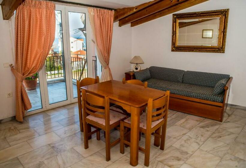 חדר סטודיו סטנדרד, Odysseus Palace