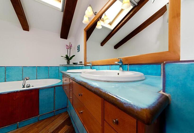 جناح جونيور, B&b Maiure