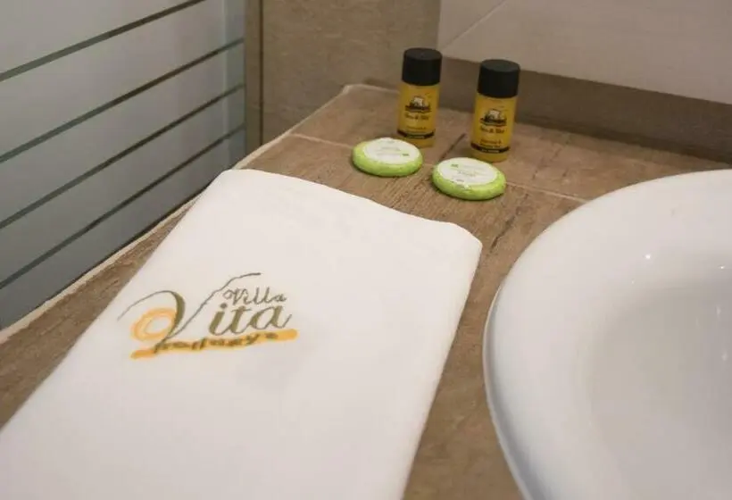 استودیوی لوکس, Villa Vita Holidays